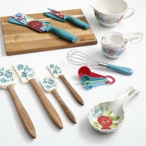 Pioneer Woman 20 piece gadget set, nwt, 
Clara pattern